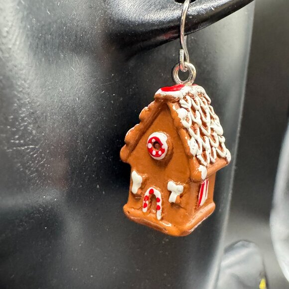 Novelty Christmas Pierced Earrings Gingerbread Houses Hook Plastic - Picture 2 of 6